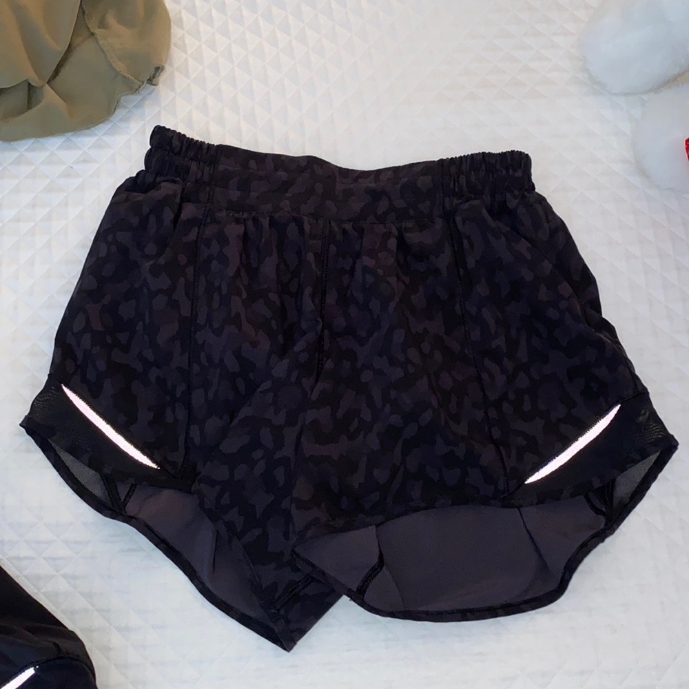 Camo lululemon hotty hot shorts 6 tall